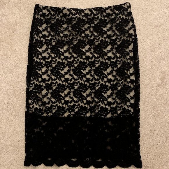 Rue 21. Size Large. Partially Lined Lace Skirt. Elastic Waist. B88. - Picture 1 of 2